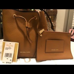 MK CARY ACORN SMALL BUCKET BAG LEATHER